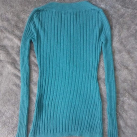 Free w/ the purchase of 2 or more items. - Picture 4 of 9